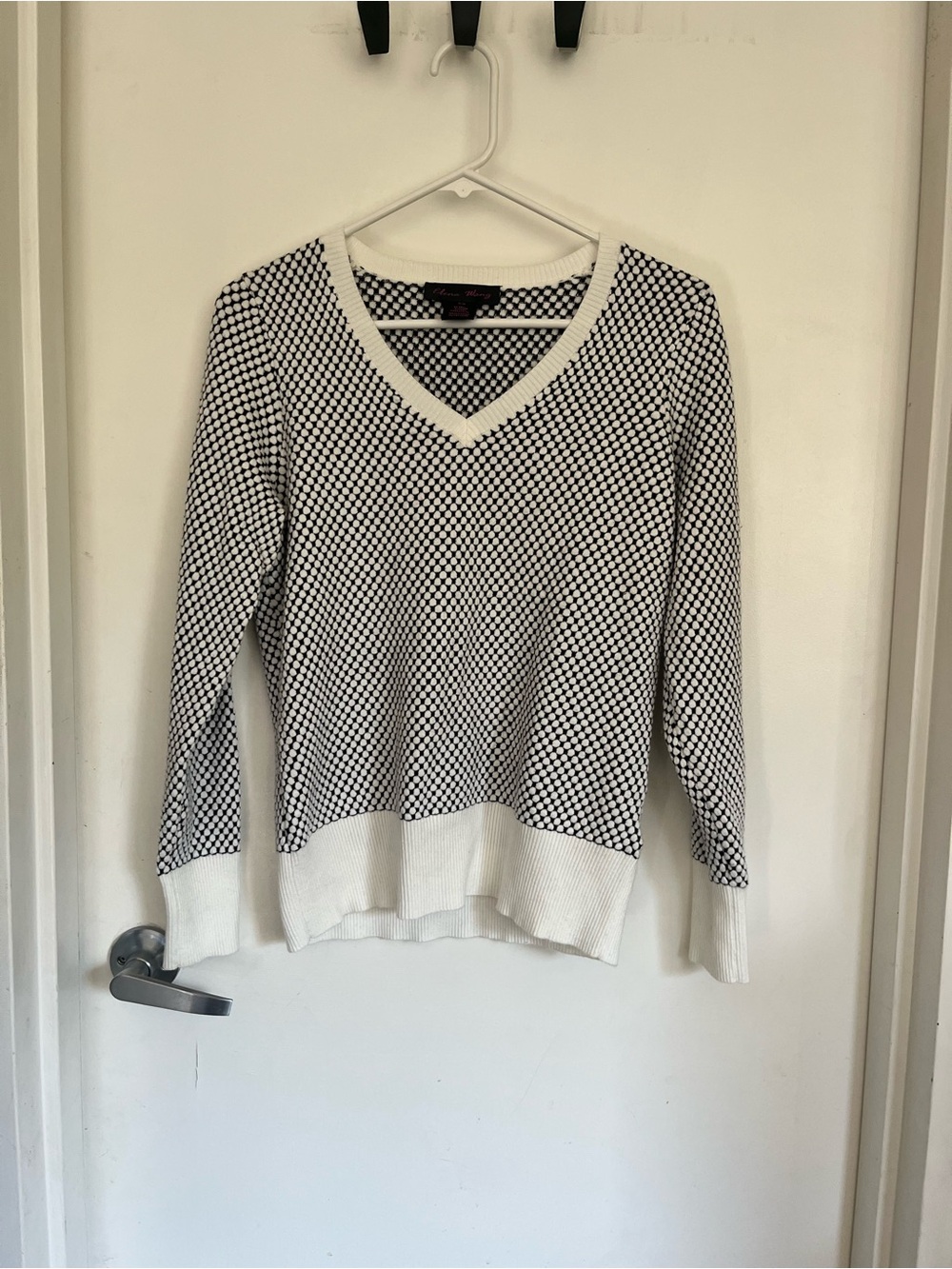 Simons Black & White V-Neck Knit Sweater